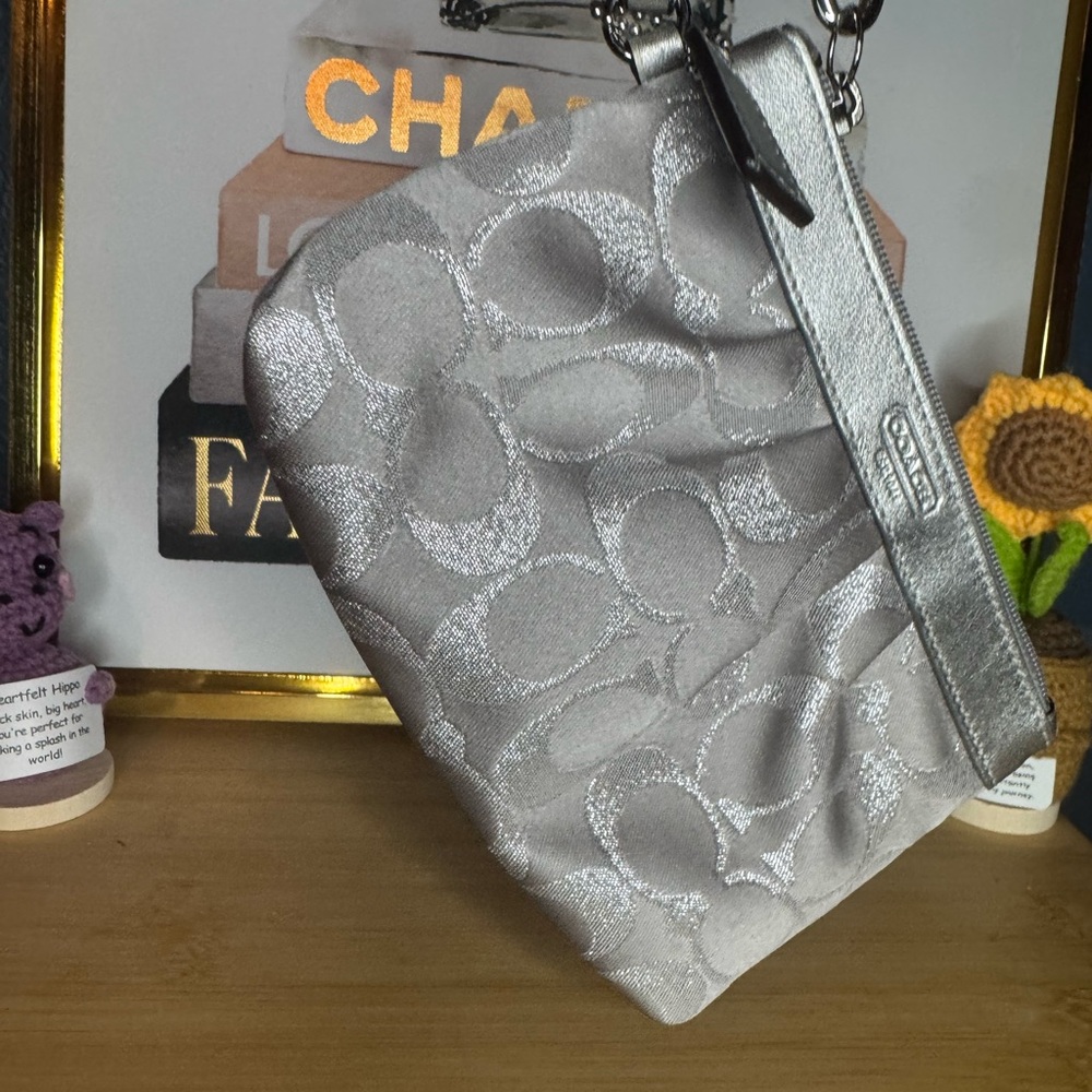 Coach Lurex Metallic Silver Signature Wristlet Nwot - Picture 3 of 4